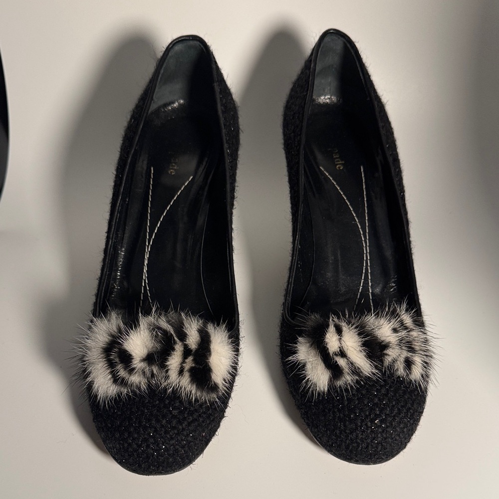 Kate Spade‎ Black Heels with Faux Fur Accent size 9.5
